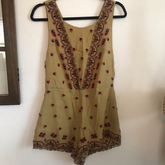 SOLD Free people embroidered floral olive romper size 2 - Picture 3 of 10